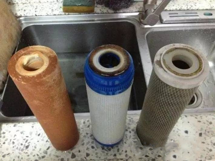 飲水機放水時流量很小是怎么回事？